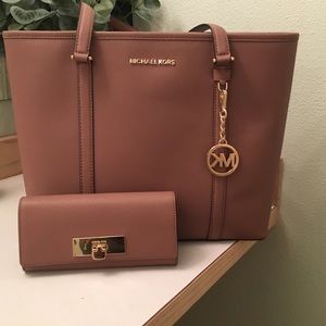 Michael Kors Tote with matching wallet
